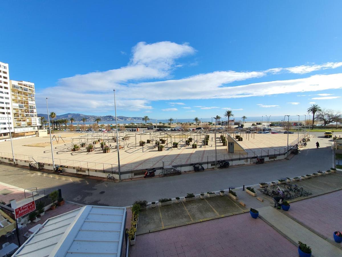Karina Beach-5 Empuriabrava